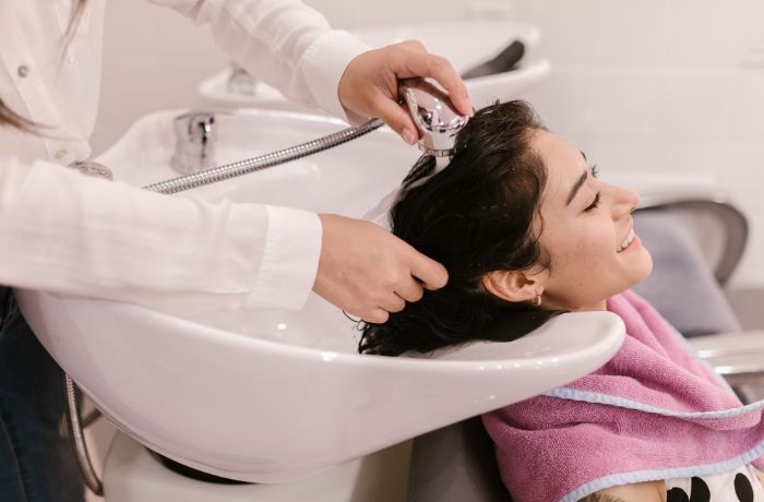 Kenapa Rambut Kadang Terasa Lebih Rapuh Saat Kurang Tidur?