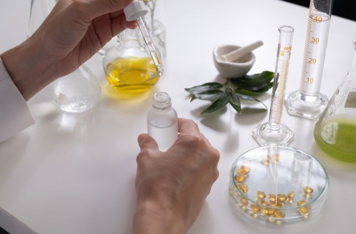Mengapa Bahan Aktif yang Stabil di Dalam Botol Belum Tentu Stabil Setelah Dibuka?