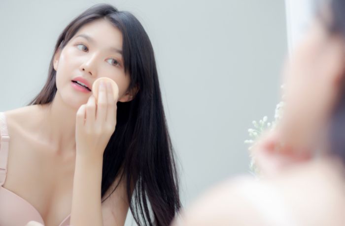 Mengapa Bedak Bisa Membuat Makeup Lebih Halus tetapi Juga Terlihat Cakey?