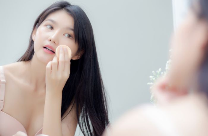 Mengapa Warna Foundation yang Cocok di Toko Bisa Berbeda Saat Dipakai di Luar Ruangan?