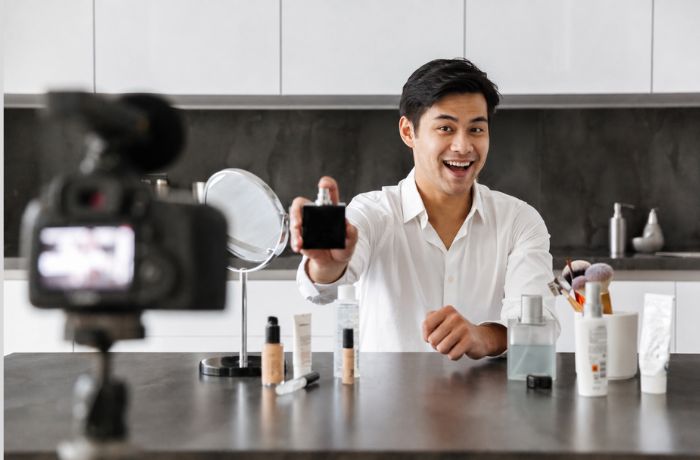 Perlukah Pria Memiliki Rutinitas Perawatan Kulit yang Berbeda dengan Perempuan?