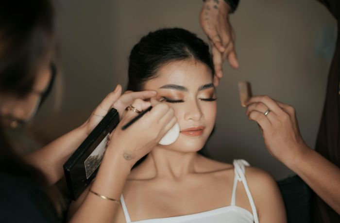 Warna Makeup yang Sedang Viral dan Pengaruhnya pada Ekspresi Diri