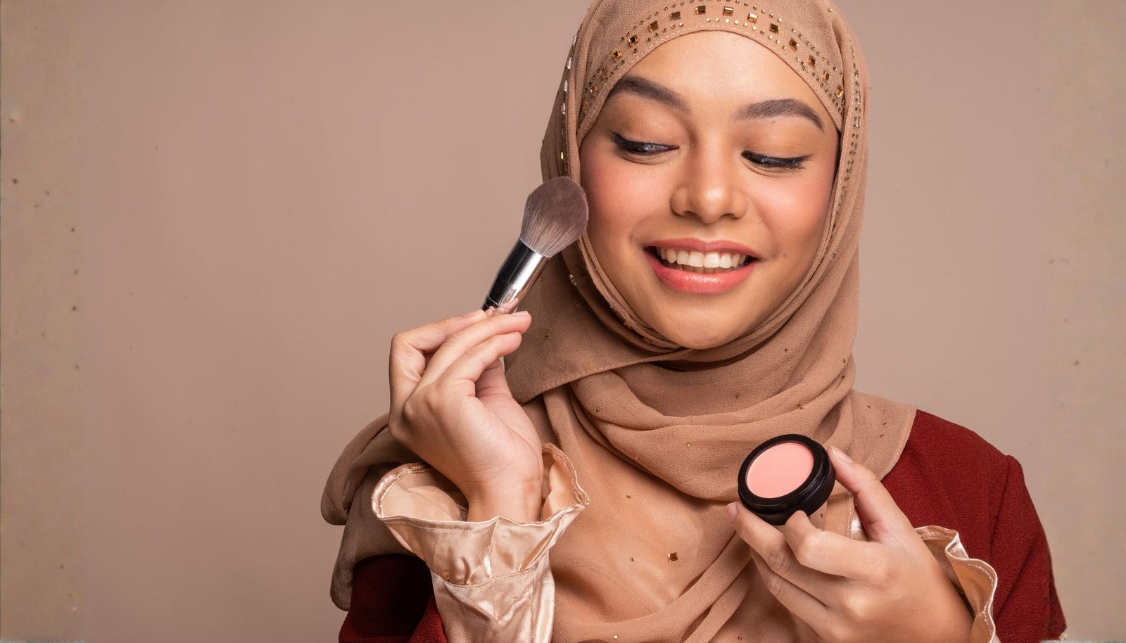 7 Produk Decorative Esensial untuk Wanita Kantoran