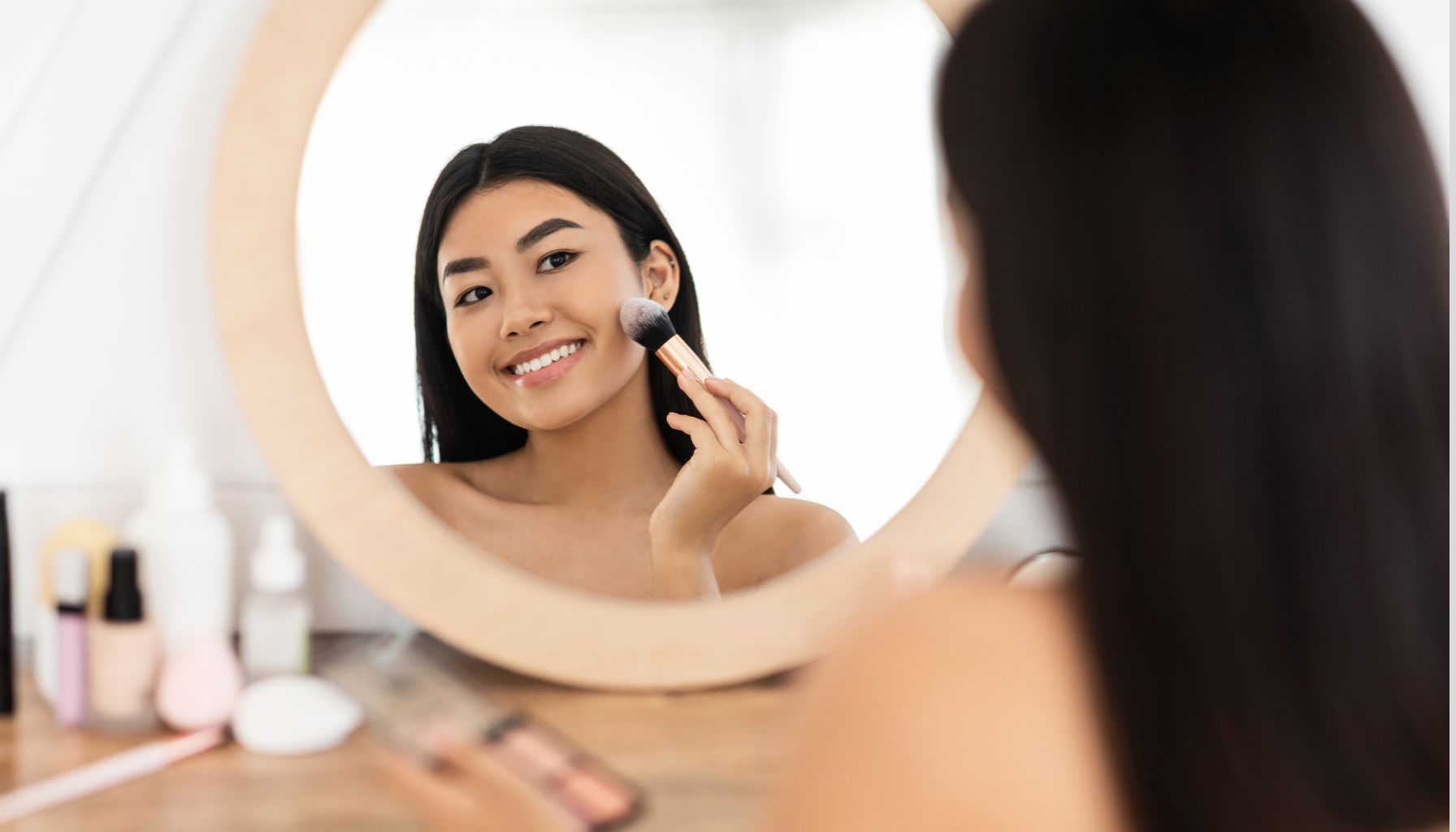 Teknik Blush On agar Wajah Terlihat Segar