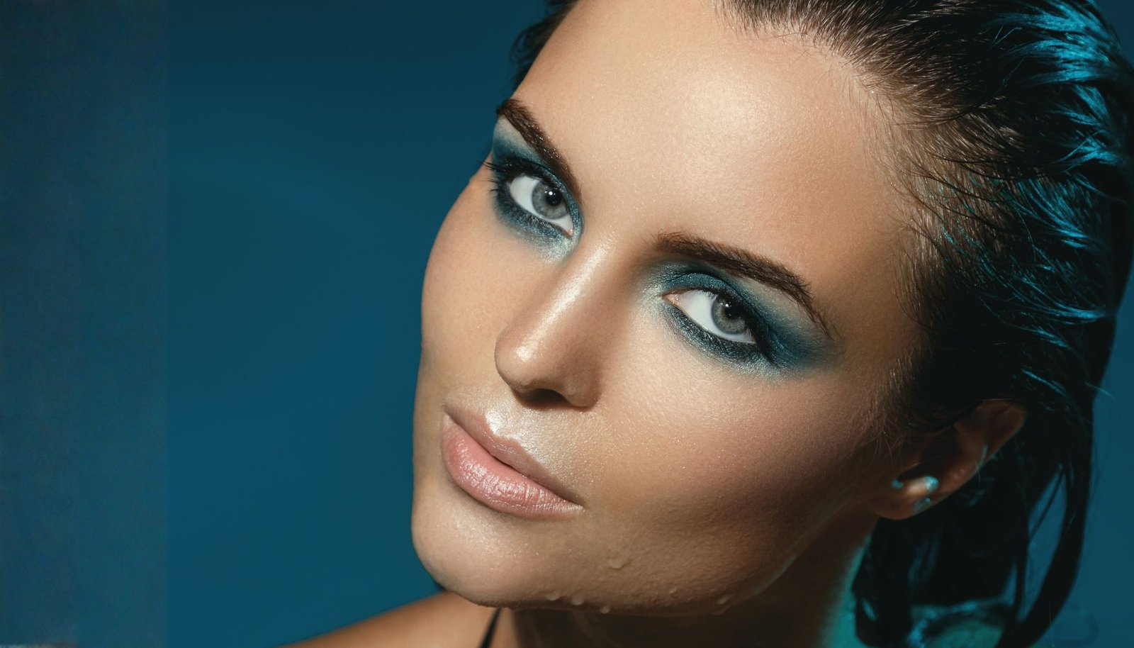 Tren Warna Eyeshadow yang Akan Mendominasi 2026