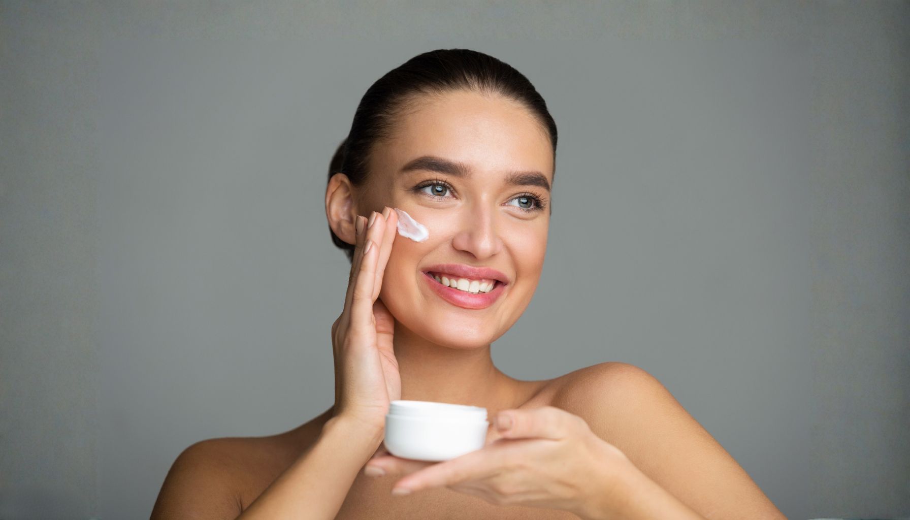 Apakah Skincare Harus Disesuaikan Usia?